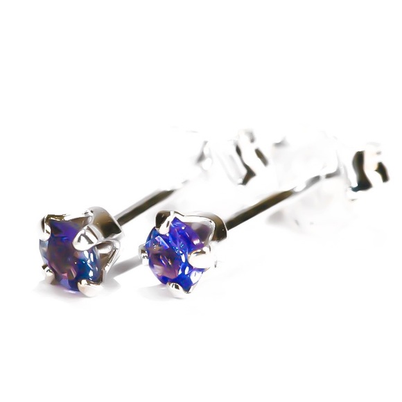 tiny tanzanite stud earrings 925 sterling silver - Picture 2 of 8